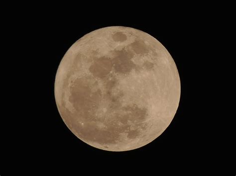 Skywatch: Shooting the moon